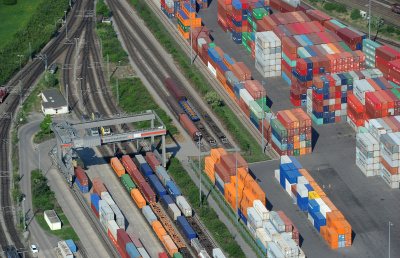 Werner Kuhnle - Fotojournalist: Himmel & Erde / Containerbahnhof Kornwestheim